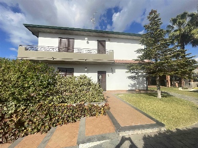 Foto Villa unifamiliare a Mascalucia Centro di 170 m² con 6 locali