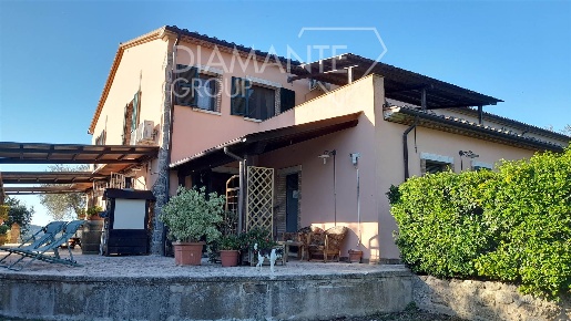 Foto Agriturismo a Manciano Centro di 450 m² con 14 locali in vendita
