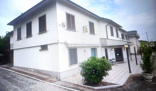 Foto Casa indipendente a Montù Beccaria di 1300 m² con 20 locali in vendita