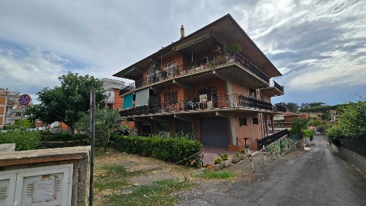 Foto Appartamento in VIA FOSSO DEL POGGIO  55, Roma di 65 m² con 2 locali