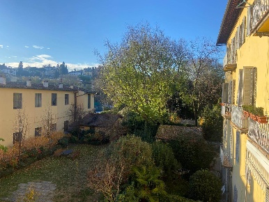 Foto Appartamento a Firenze San Frediano di 95 m² con 4 locali in vendita