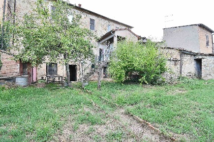 Foto Casa indipendente in via delle Rimembranze, Murlo Centro di 375 m²