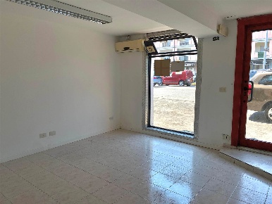 Foto Negozio in Via Emilia Ovest  514-516, Modena San Cataldo di 20 m²
