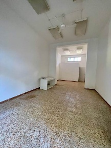 Foto Negozio a Follonica Zona Nuova, Pratoranieri di 40 m² con 2 locali