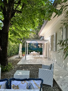 Foto Villa unifamiliare a Pietrasanta di 150 m² con 9 locali in vendita