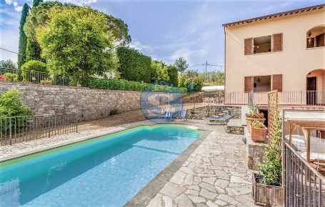 Foto Casale a Castiglion Fiorentino Centro di 200 m² con 10 locali