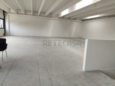 Foto Ufficio a Casier Zona Industriale Sud di 300 m² con 10 locali
