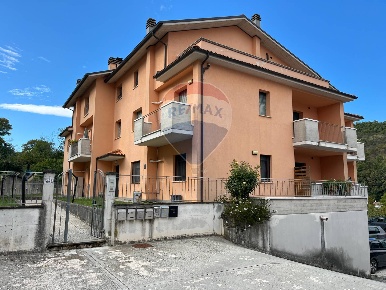 Foto Appartamento in Via San Francesco D' Assisi, Apecchio Centro di 100 m²