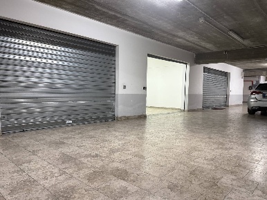 Foto Magazzino in via Lucrezia della Valle, Catanzaro Santa Maria di 50 m²