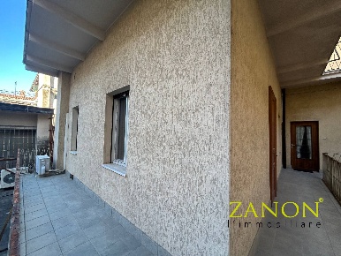 Foto Appartamento in VIa oberdan, Gorizia Centro di 115 m² con 4 locali