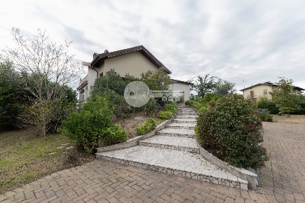 Foto Villa singola in Via Brescia, Leno Centro di 270 m² con 6 locali