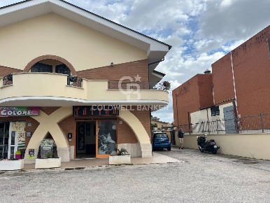 Foto Locale commerciale in VIALE SAN LORENZO, Ardea di 55 m² con 1 locali