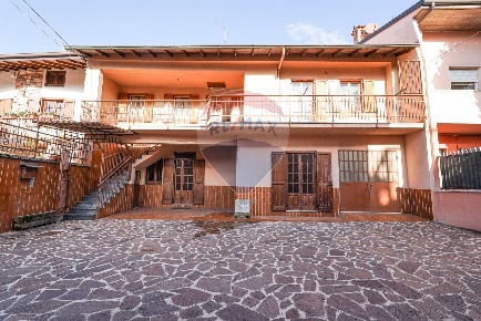 Foto Appartamento in via Trento, Terno d'Isola Centro di 182 m² in vendita