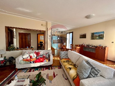 Foto Appartamento a Costa Volpino Centro di 125 m² con 3 locali in vendita