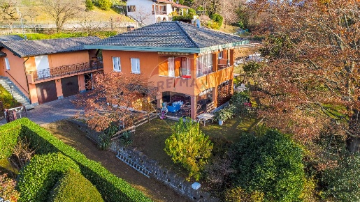 Foto Villa singola in Via Longhirolo, Luino Longhirolo di 200 m² in vendita