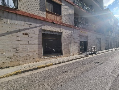 Foto Locale commerciale in Via Cilea, Quartu Sant'Elena Quartu di 165 m²