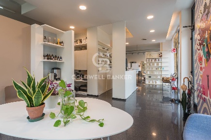 Foto Negozio in Via Ciro Menotti, Pesaro Pantano di 148 m² con 2 locali