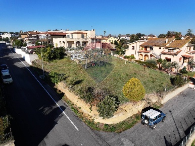 Foto Terreno residenziale in Via Cortiglione, Roma Valle Santa di 1073 m²