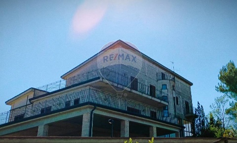 Foto Villa singola in Contrada Zagaria, Enna di 406 m² con 15 locali