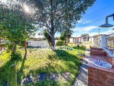 Foto Villa a schiera in Strada Provinciale 47, Augusta di 300 m² in vendita