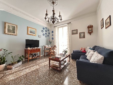 Foto Appartamento in Via Ponza, Genova Lagaccio di 105 m² con 7 locali