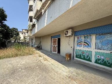 Foto Negozio in Via Borrace alla Caserma, Reggio di Calabria di 122 m²