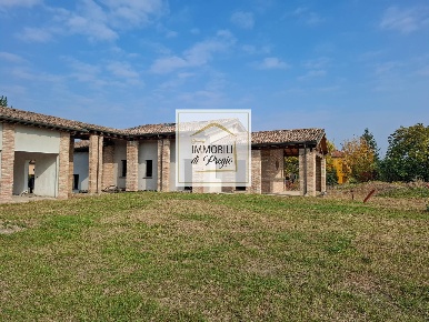 Foto Villa singola in Strada Due Castagne, Parma Campus - Gaione di 400 m²
