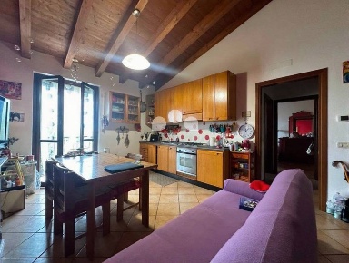 Foto Appartamento in via Roma, Monte Cremasco di 78 m² con 2 locali
