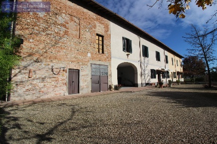 Foto Casa indipendente in Strada Torrazza Coste, Voghera di 334 m²