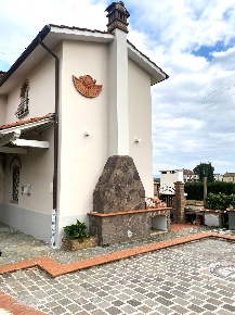 Foto Casa indipendente in Via Larga, Quarrata Centro di 205 m² con 6 locali