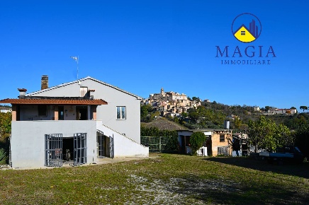 Foto Rustico a Spinetoli di 280 m² con 8 locali in vendita