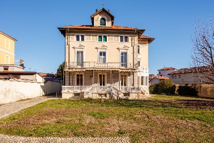 Foto Villa unifamiliare in Via Roma, Lauriano Centro di 540 m² in vendita