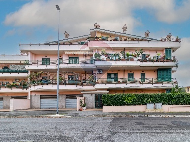 Foto Appartamento in Via Mezzoiuso, Roma Borghesiana di 65 m² con 3 locali