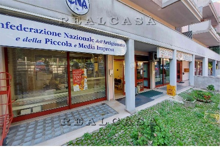 Foto Ufficio in via moro  60, Osimo Centro di 150 m² con 5 locali