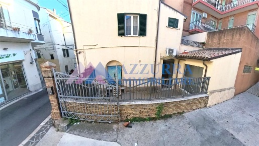Foto Ufficio in Via Giulia 10, Vasto di 37 m² con 1 locali in affitto