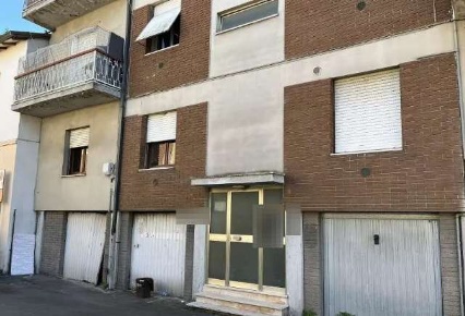 Foto Appartamento in Via Monte Grappa, Massa Lombarda di 67 m² con 5 locali