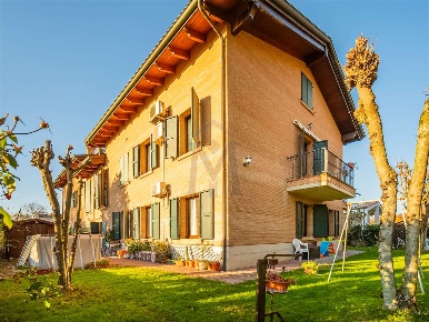 Foto Villa bifamiliare in Via Ulderico Levi 11, Montecchio Emilia Centro