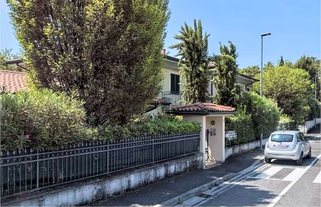 Foto Appartamento in Via Ronco 24, Polpenazze del Garda di 249 m² all'asta