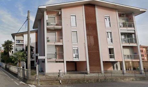 Foto Appartamento in Via Sant'Ambrogio 7, Tradate Centro di 87 m² all'asta
