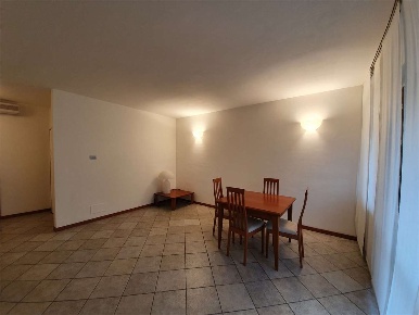 Foto Appartamento in Via risorgimento, Fenegrò di 90 m² con 3 locali