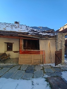 Foto Rustico in VIA LA PILA, Brusson Centro di 92 m² con 3 locali