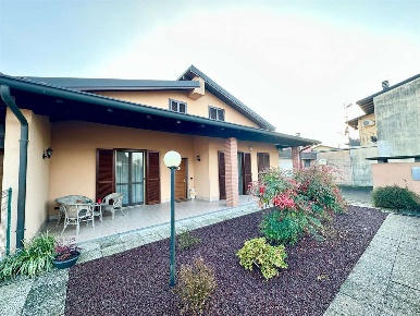 Foto Villa unifamiliare in Via XIII Martiri, Garbagna Novarese di 120 m²