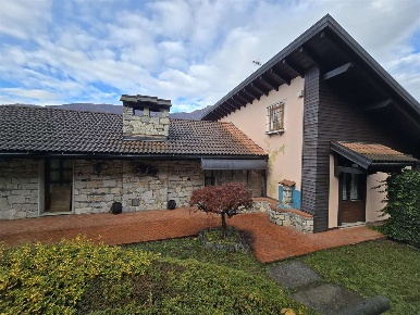 Foto Villa unifamiliare in Via Gravellona, Gravellona Toce di 210 m²