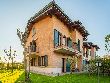 Foto Villa bifamiliare in Via Ulderico Levi 11, Montecchio Emilia Centro