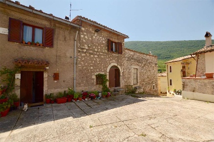 Foto Appartamento a Ferentillo di 100 m² con 4 locali in vendita