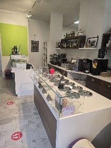 Foto Attività commerciale a Carugo di 114 m² con 4 locali in vendita