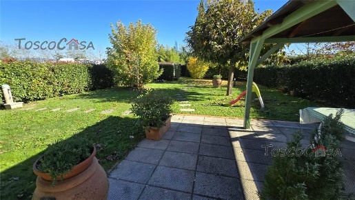 Foto Casa indipendente in -, Fucecchio di 240 m² con 7 locali in vendita