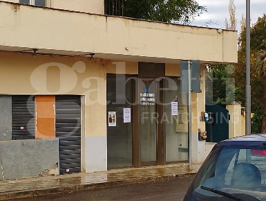 Foto Negozio in Via Le Pastine 45, Sermoneta Carrara Pontenuovo di 35 m²