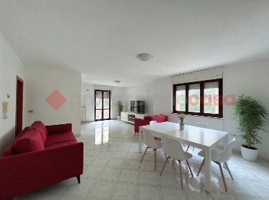 Foto Appartamento in de viti de marco, Poggiardo Centro di 127 m²