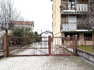 Foto Box in VIA fratelli bandiera 6/A, Orbassano Centro di 15 m² in vendita